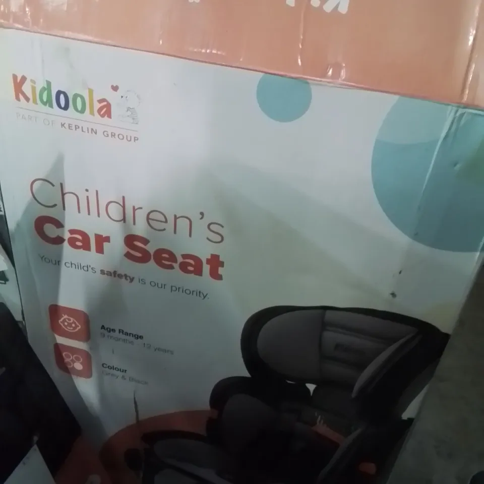 BOXED KIDOOLA CHILDREN'S CAR SEAT