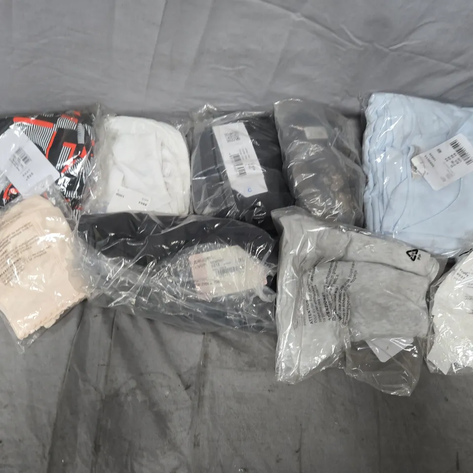 APPROXIMATELY 20 ASSORTED CLOTHING ITEMS IN VARIOUS COLOURS, SIZES, AND STYLES TO INCLUDE BRANDS SUCH AS SUSA, ROSCH, SUNFLAIR, ETC