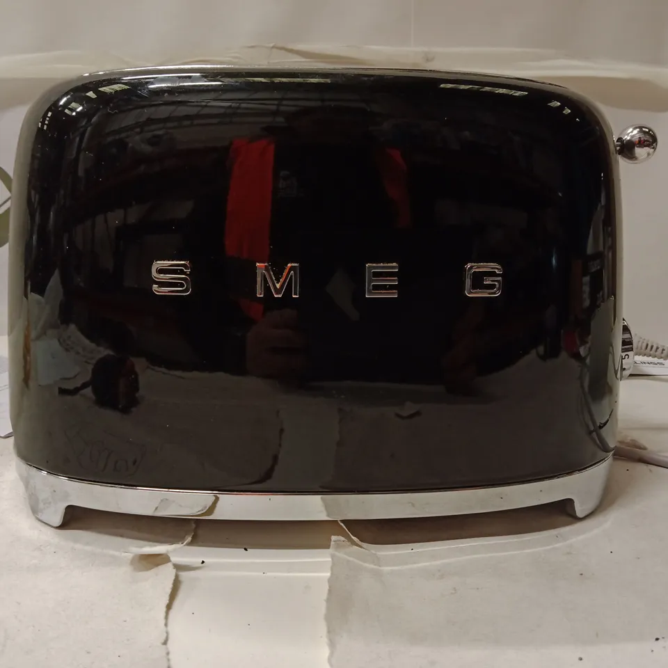 UNBOXED SMEG 2-SLICE TOASTER, BLACK GLOSS WITH CHROME BASE