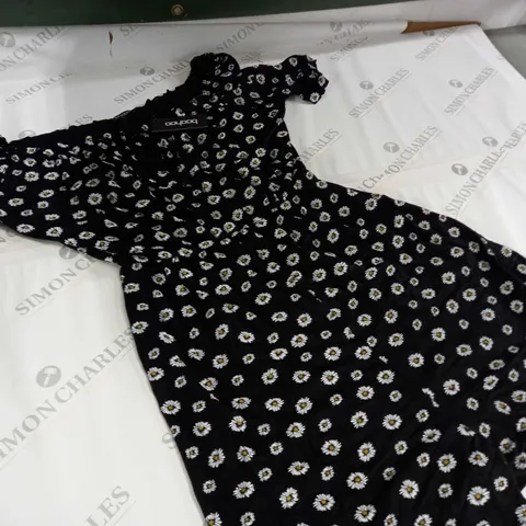 BOOHOO TALL DAISY PRINT PLAYSUIT - 12