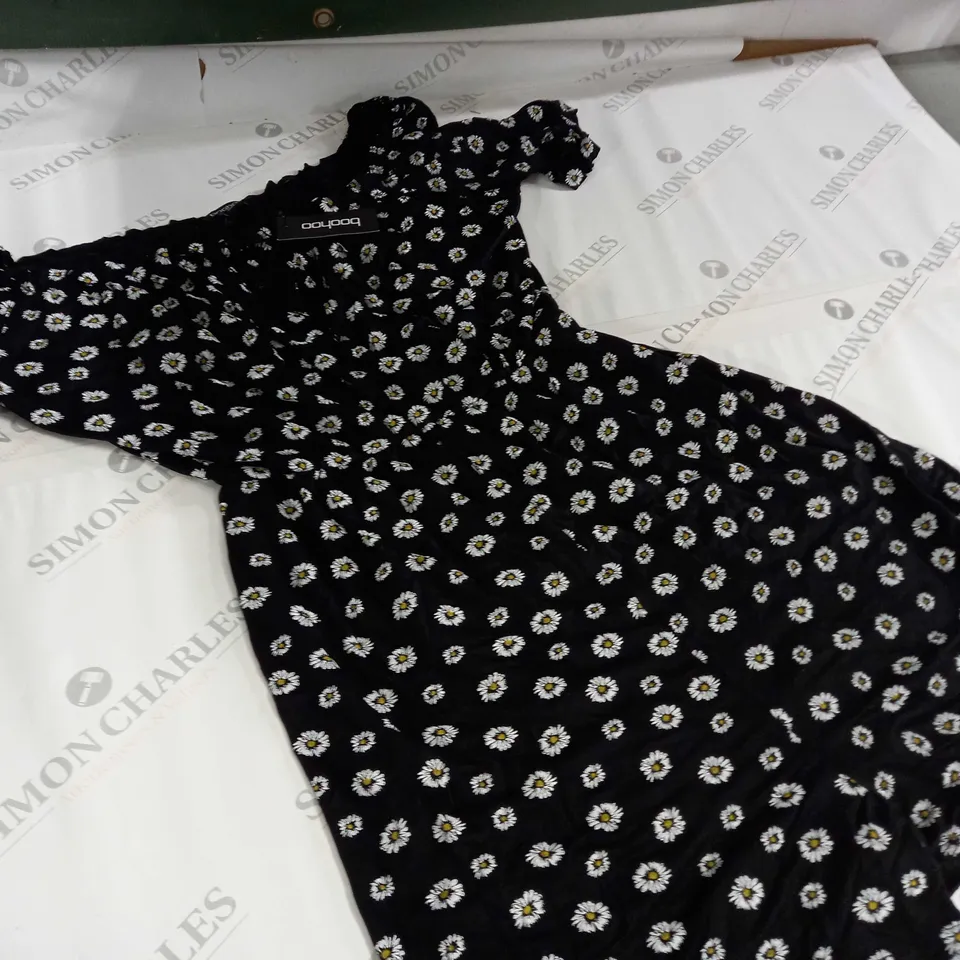 BOOHOO TALL DAISY PRINT PLAYSUIT - 12