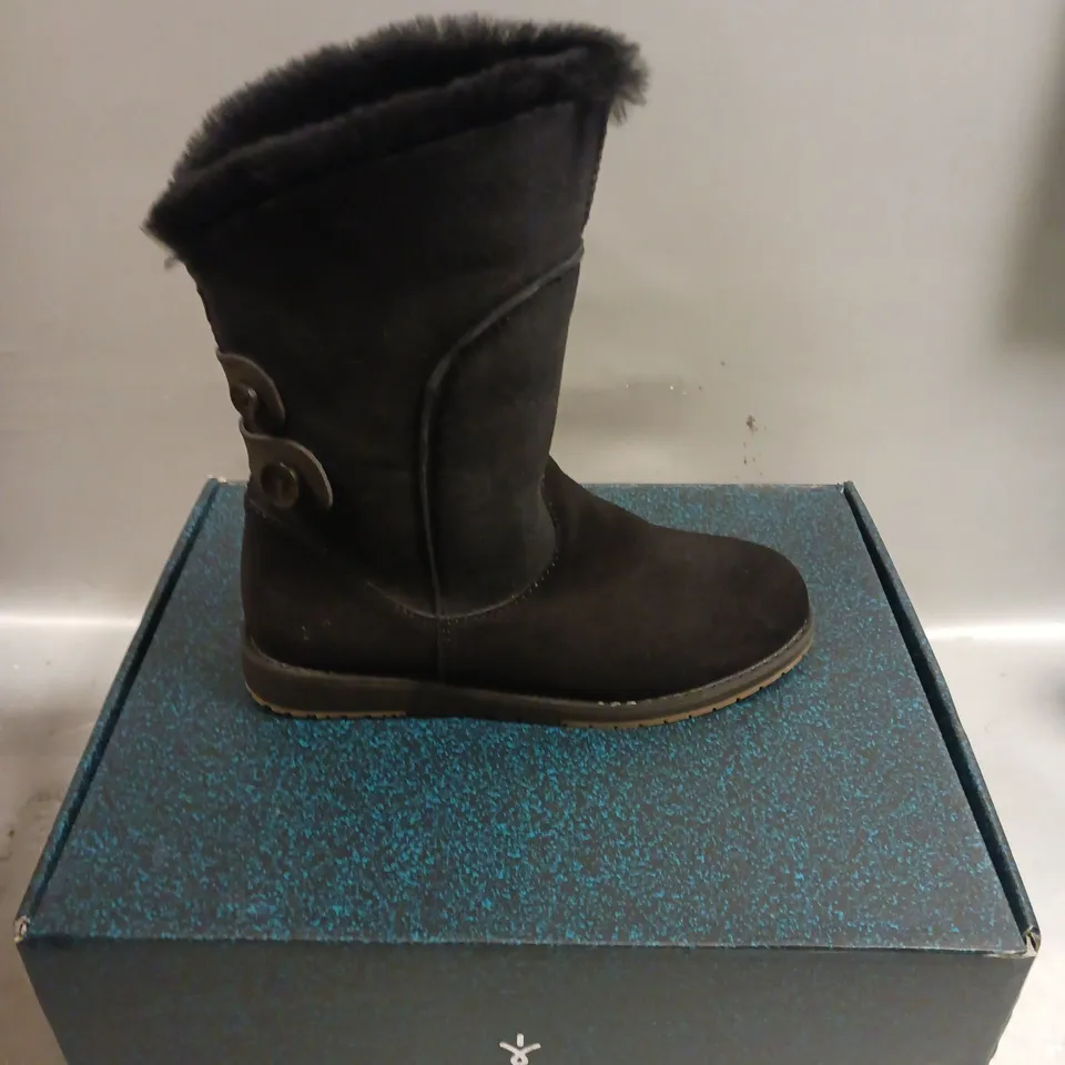EMU ANDA SHEEPSKIN BOOTS IN BLACK - 7