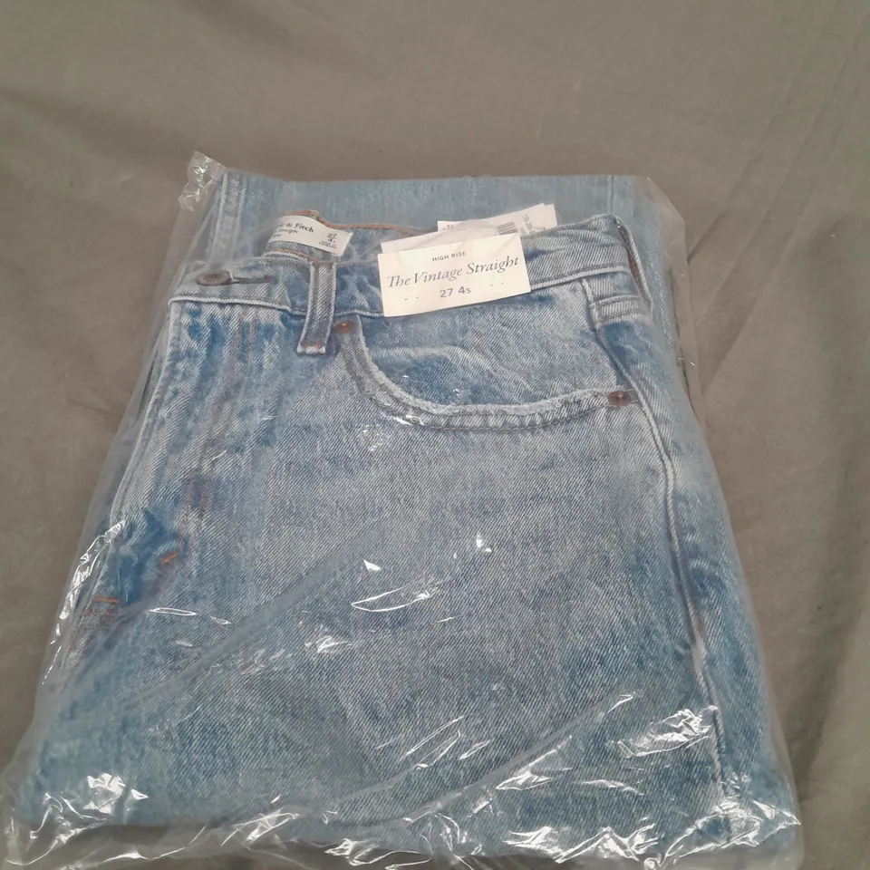 BAGGED ABERCROMBIE & FITCH HIGH RISE THE VINTAGE STRAIGHT JEANS IN LIGHT BLUE SIZE 27/4