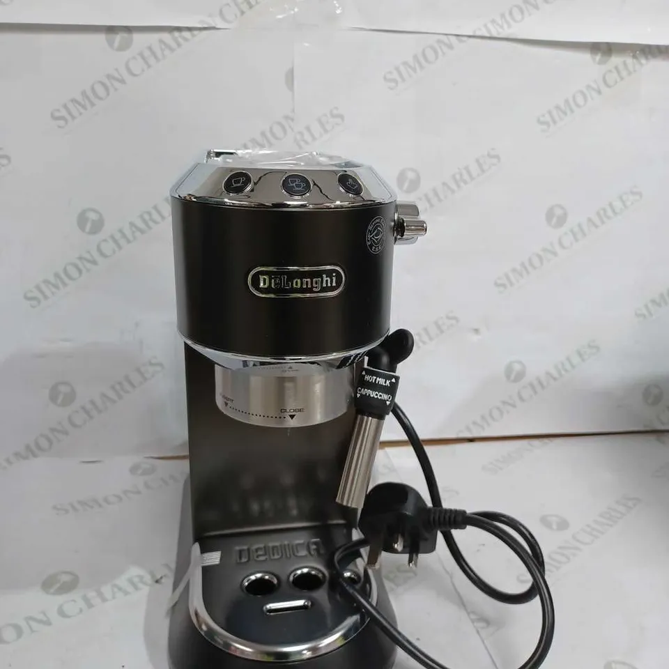 DE'LONGHI DEDICA COFFEE MACHINE