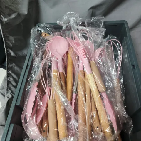 ASSORTED PINK PLASTIC KITCHEN UNTENSILS WITH WOODEN HANDLES