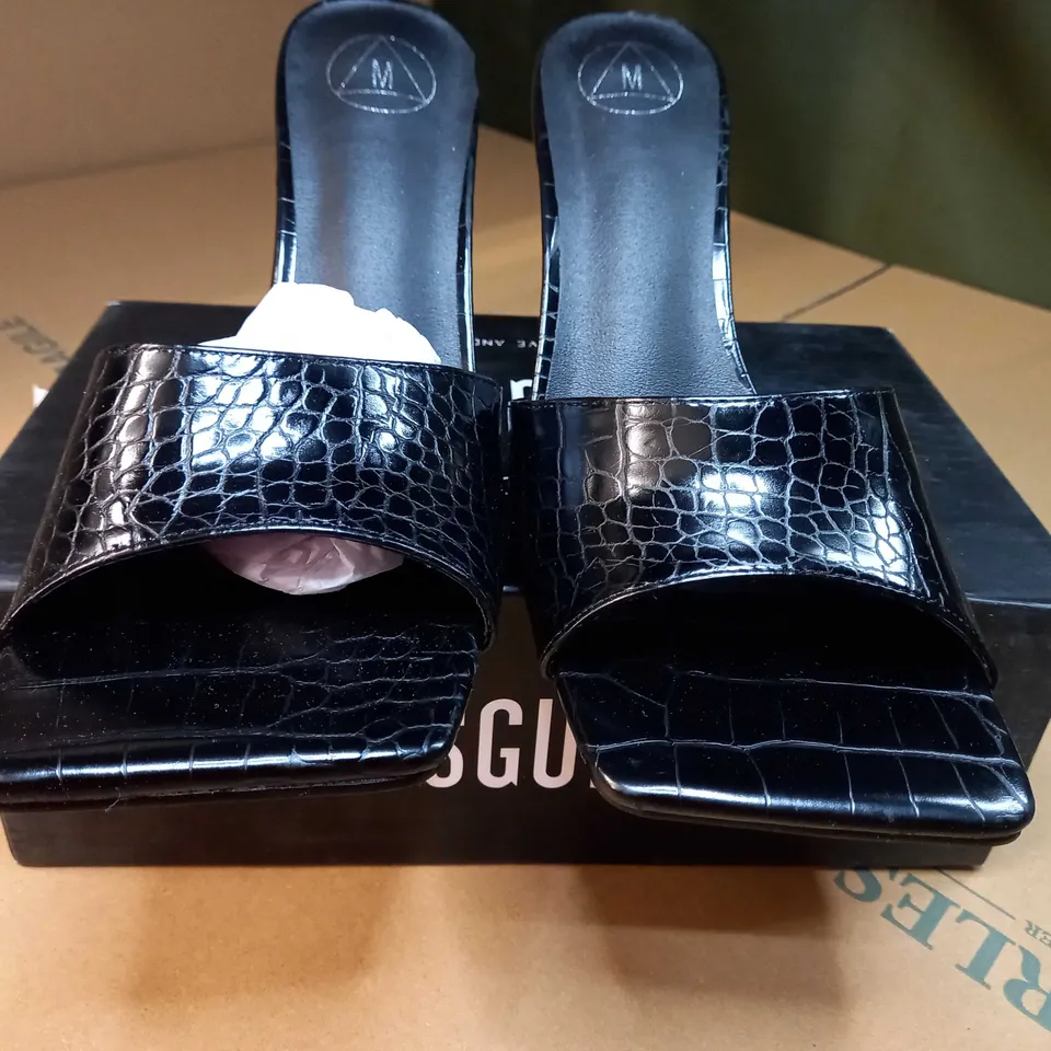 BOXED PAIR OF  MISSGUIDED BLACK CROC SQUARE TOE HEELS SIZE 7