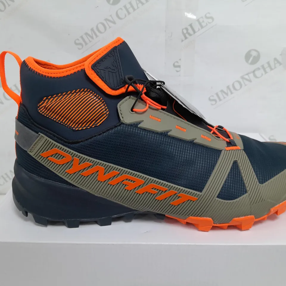 BOXED PAIR OF DYNAFIT TRAVERSE MID GORETEX SHOES IN BLUE/GREY/ORANGE - UK 11