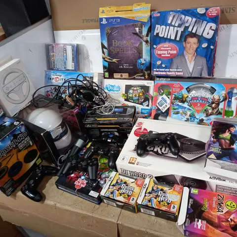 APPROXIMATELY 25 ASSORTED ITEMS TO INCLUDE: TIPPING POINT GAME WII WHEEL, PLAYSTATION CONTROLLERS, TOP GEAR SET, GUITAR HERO FOR NINTENDO DS ETC