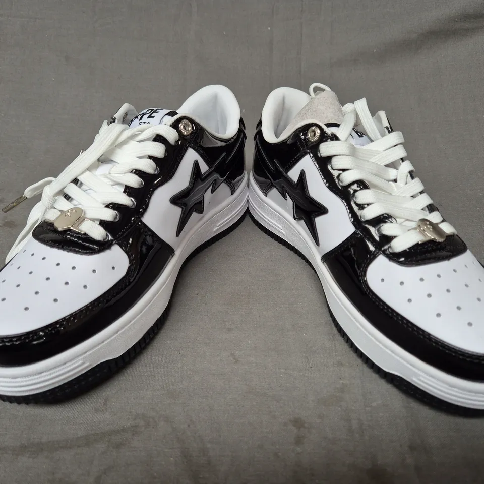 BOXED PAIR OF A BATHING APE SHOES IN BLACK/WHITE US SIZE 7