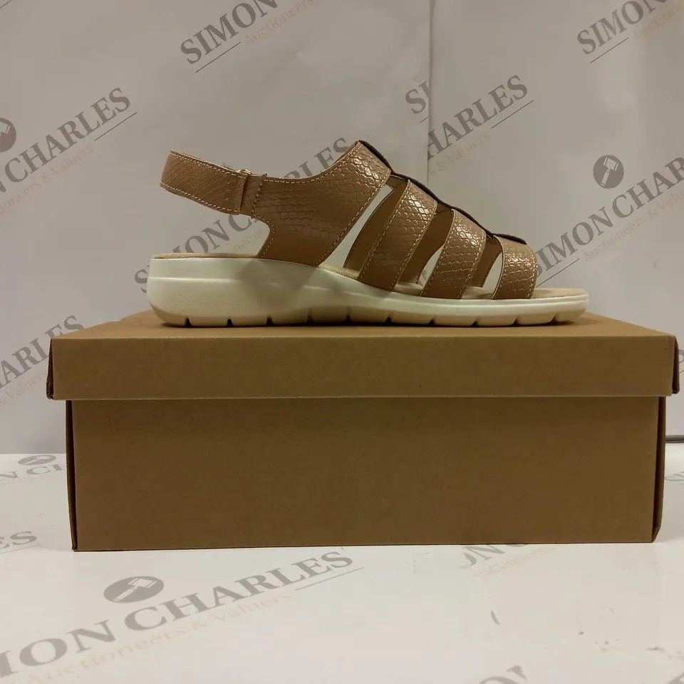 BOXED PAIR OF CUSHION WALK ONE TOUCH CLOSE SANDALS IN TAN - SIZE 5