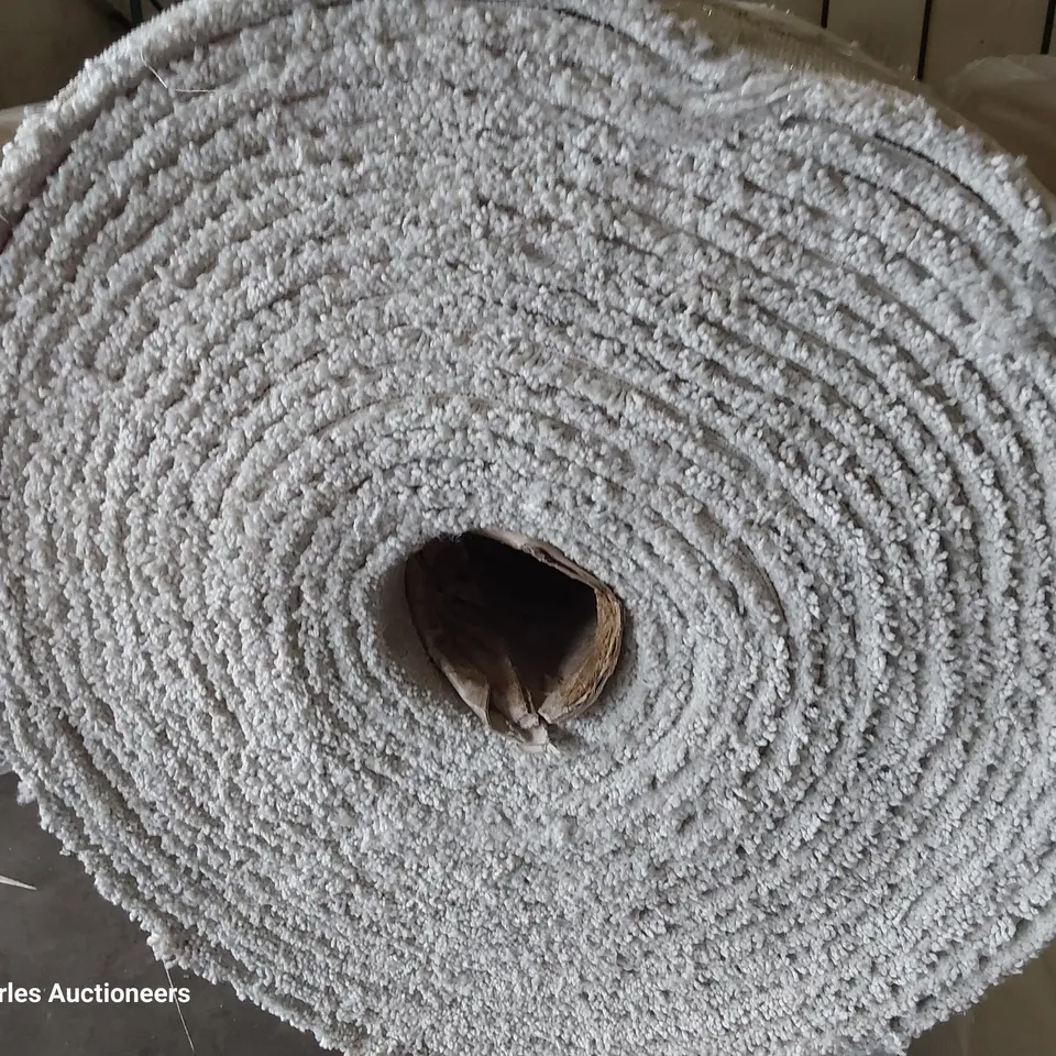 ROLL OF QUALITY ULTIMATE IMPRESSIONS SILKEN CARPET APPROXIMATELY 5M × 18.95M
