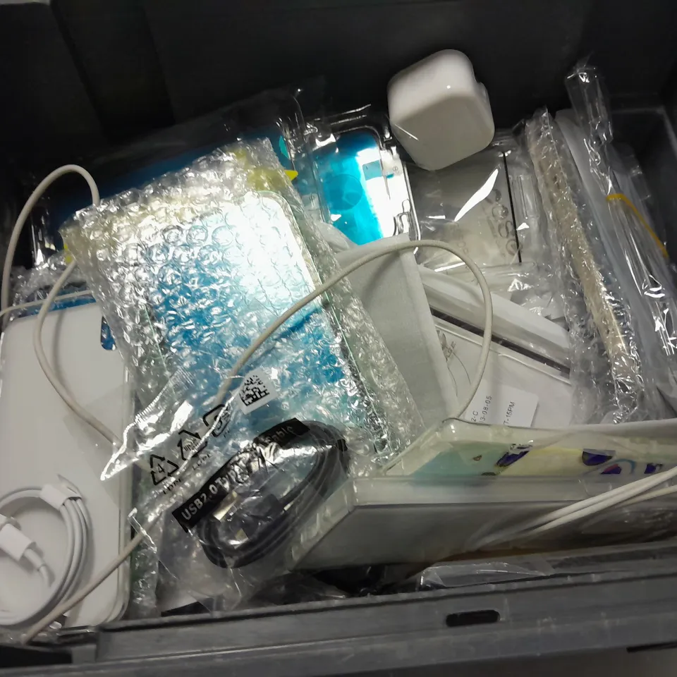 LOT OF ASSORTED MOBILE PHONE ACCESSORIES TO INCLUDE CASES, SCREEN PROTECTORS AND CHARGERS