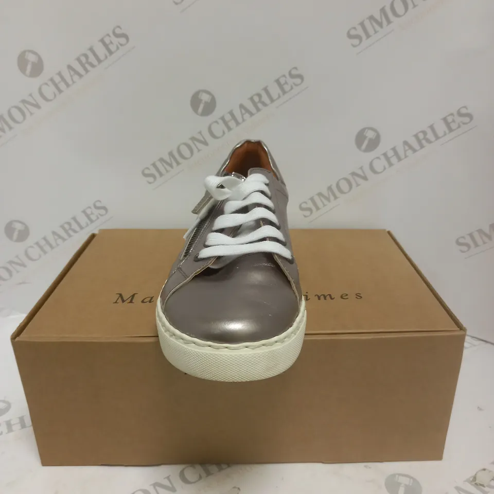 PAIR OF MAISON DE NIMES LEATHER ZIP SIDE TRAINERS IN PEWTER - SIZE 7 