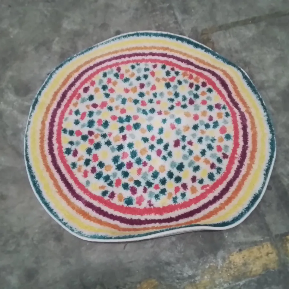 QUALITY DESIGNER AREA RUG - APPROXIMATELY 100X100CM