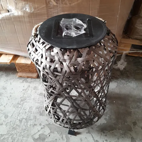 CRISS CROSS ARUBA WEAVE SOLAR RATTAN LAMP
