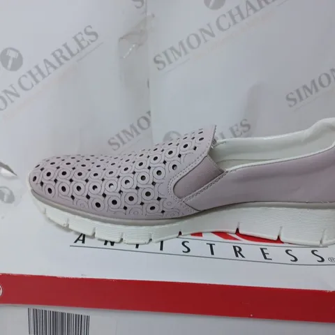 BOXED PAIR OF RIEKER SLIP-ON SHOES IN LILAC EU SIZE 6