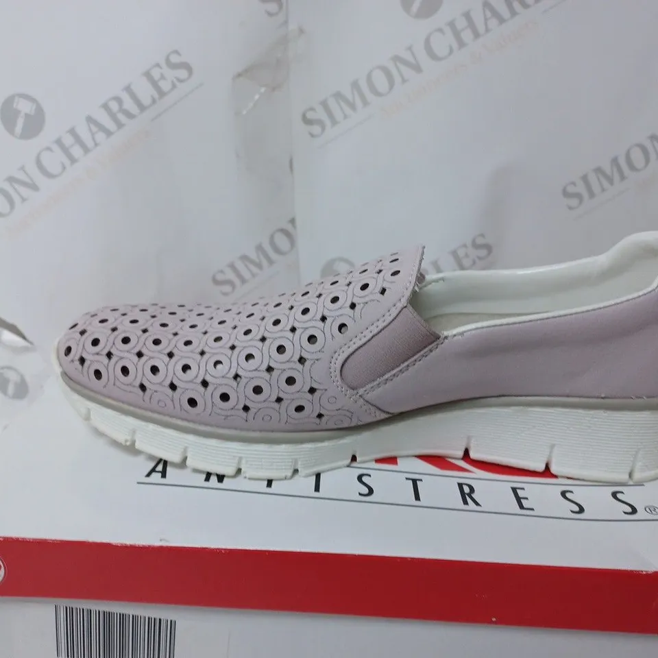 BOXED PAIR OF RIEKER SLIP-ON SHOES IN LILAC EU SIZE 6