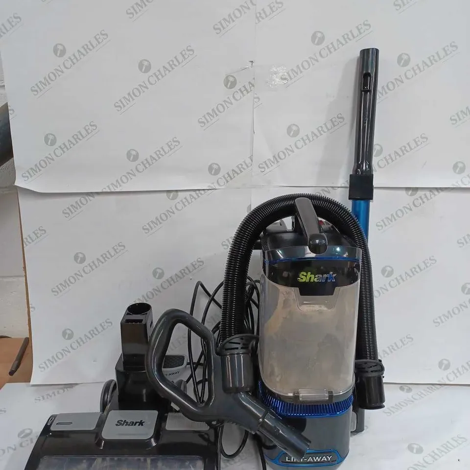 SHARK LIFT-AWAY UPRIGHT VACUUM CLEANER