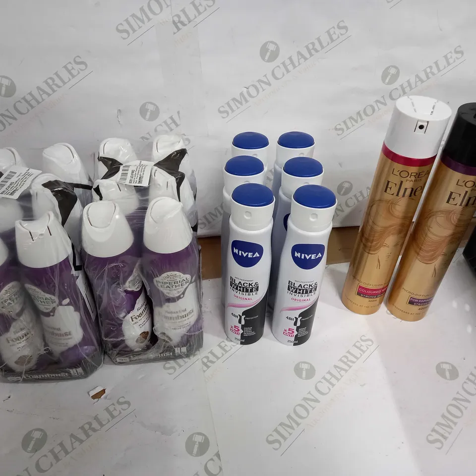 LOT OF APPROX 20 ASSORTEDAEROSOLS TO INCLUDE SHOWER FOAM, BODY SPRAY AND HAIR SPRAY