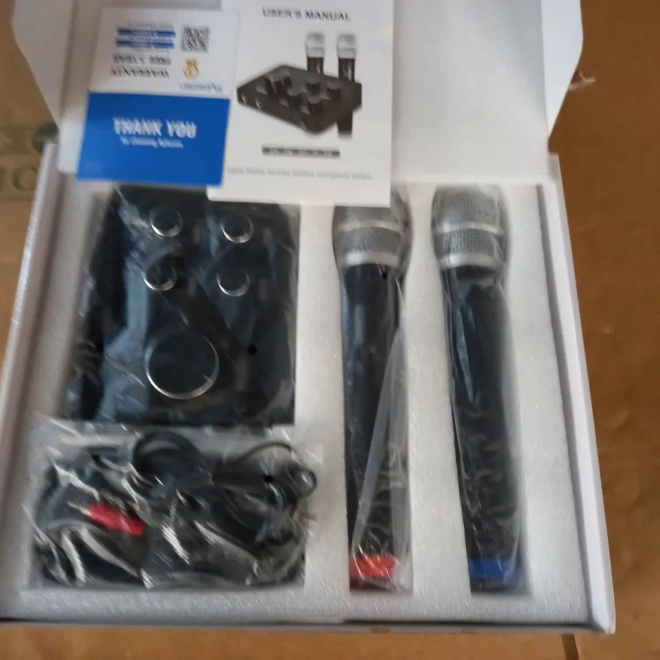 BOXED DIGITAL VOCAL MIXER WITH DUAL WIRELESS MICROPHONES