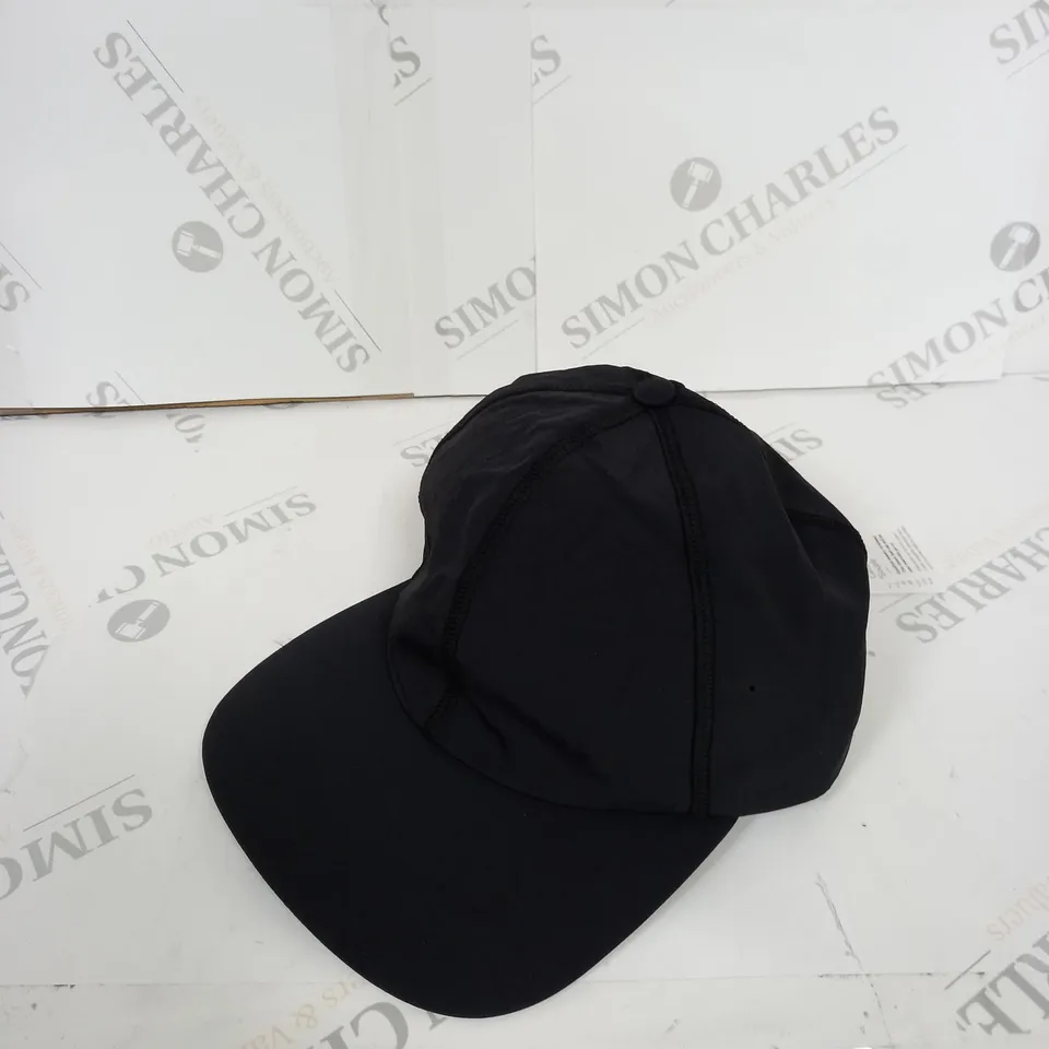 LULULEMON BALLER HAT 