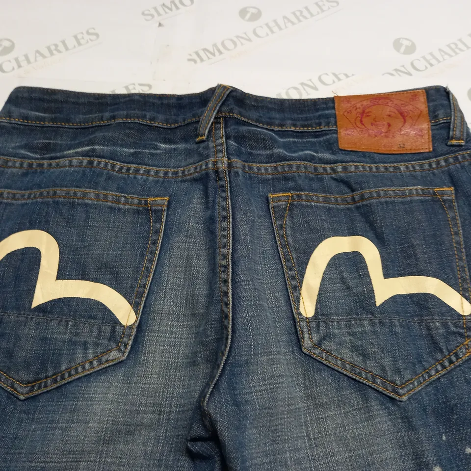 TRUE RELIGION JEANS - 32