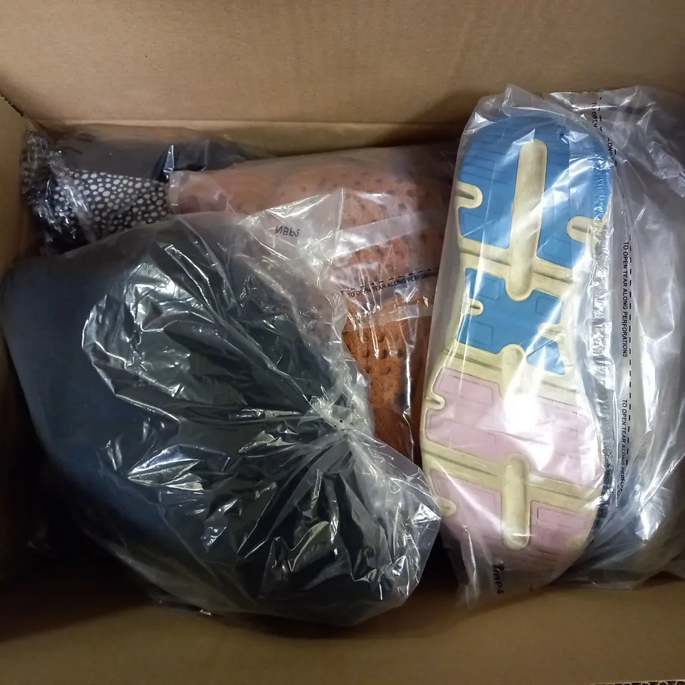 APPROXIMATELY 10 ASSORTED CLOTHING ITEMS TO INCLUDE TRAINERS, JUMPERS, DRESSES, ETC