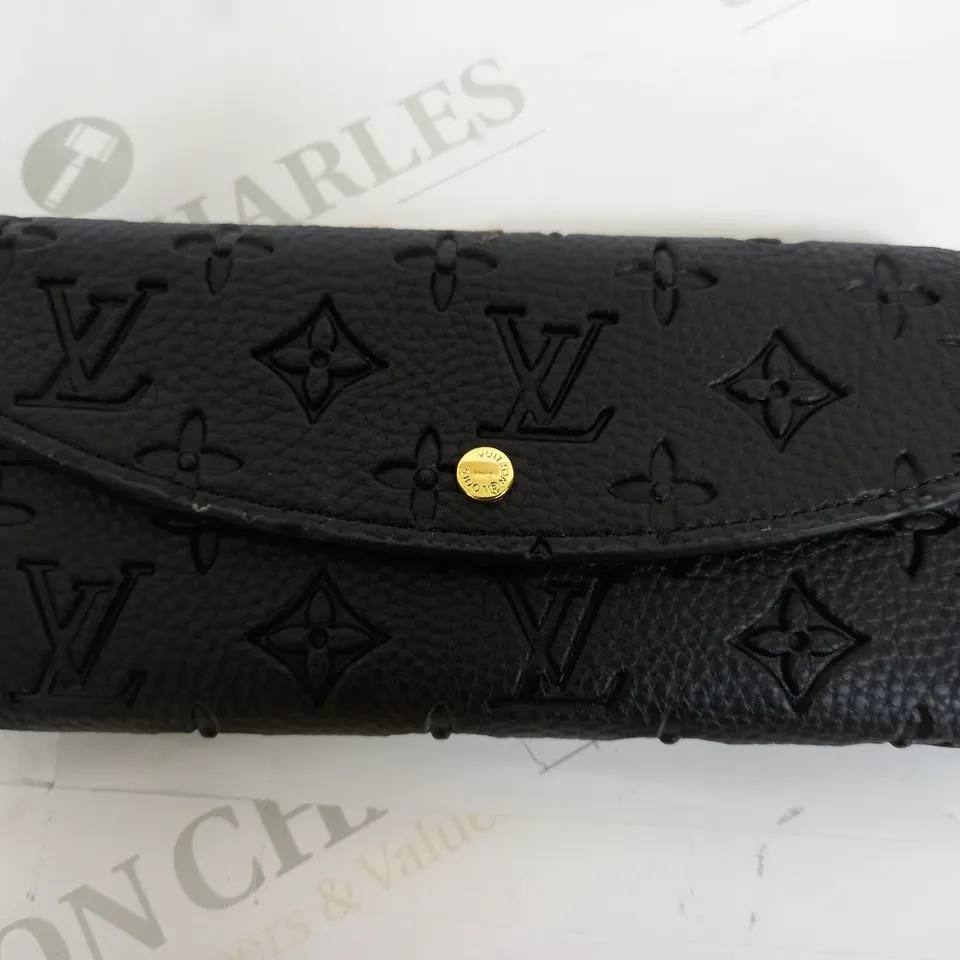 BOXED LOUIS VUITTON ENGRAVED PURSE IN BLACK