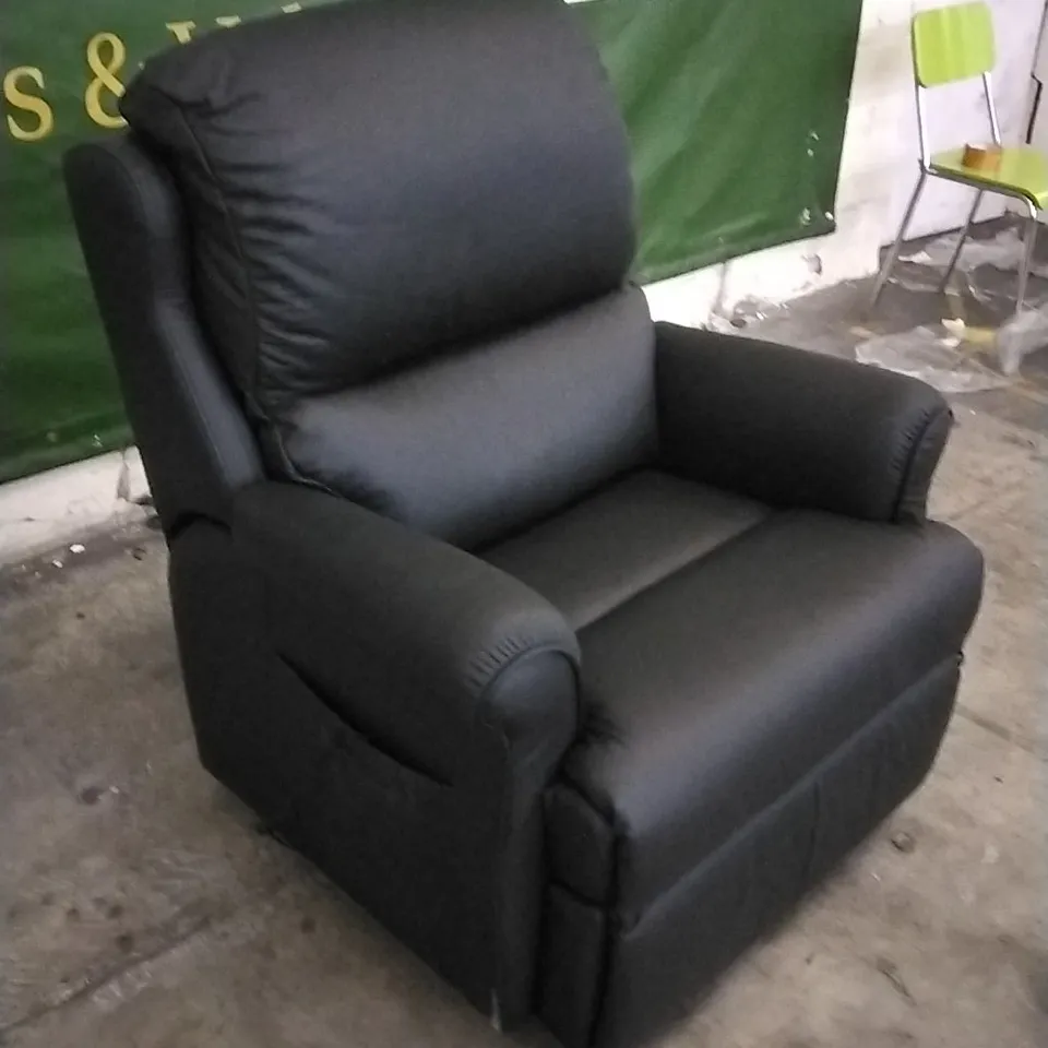 QUALITY BRITISH DESIGNED & MANUFACTURED G PLAN NEWMARKET LARGE DUAL ELEVATE CAMBRIDGE BLACK LEATHER ARMCHAIR