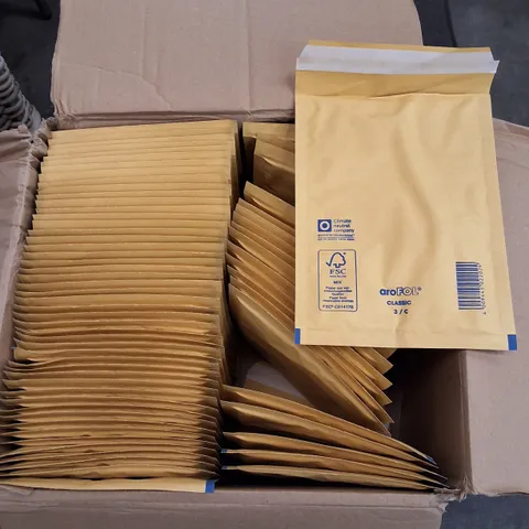 LOT OF APPROXIMATELY 50 AROFOL BUBBLE ENVELOPES