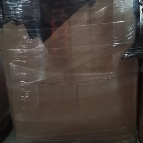 PALLET CONTAINING A LARGE QUANTITY OF PILLOWS