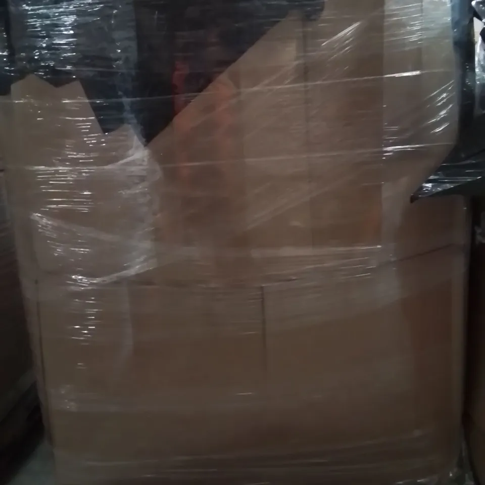 PALLET CONTAINING A LARGE QUANTITY OF PILLOWS