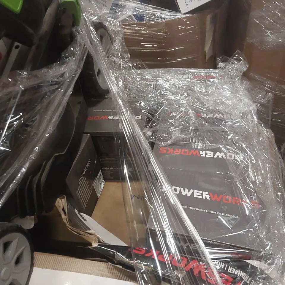 PALLET CONTAINING A LARGE QUANTITY OF GARDEN TOOLS AND OTHER ASSORTED ITEMS INCLUDING: LAWN MOWER, POWERWORKS HEDGE TRIMMERS ECT