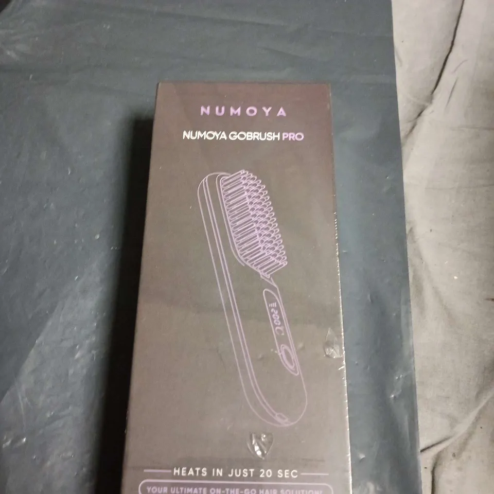 APPROXIMATELY 10 ASSORTED HEALTH AND BEAUTY ITEMS INCLUDING NUMOYA GOBRUSH PRO AND DARLING HAIR EXTENSIONS 