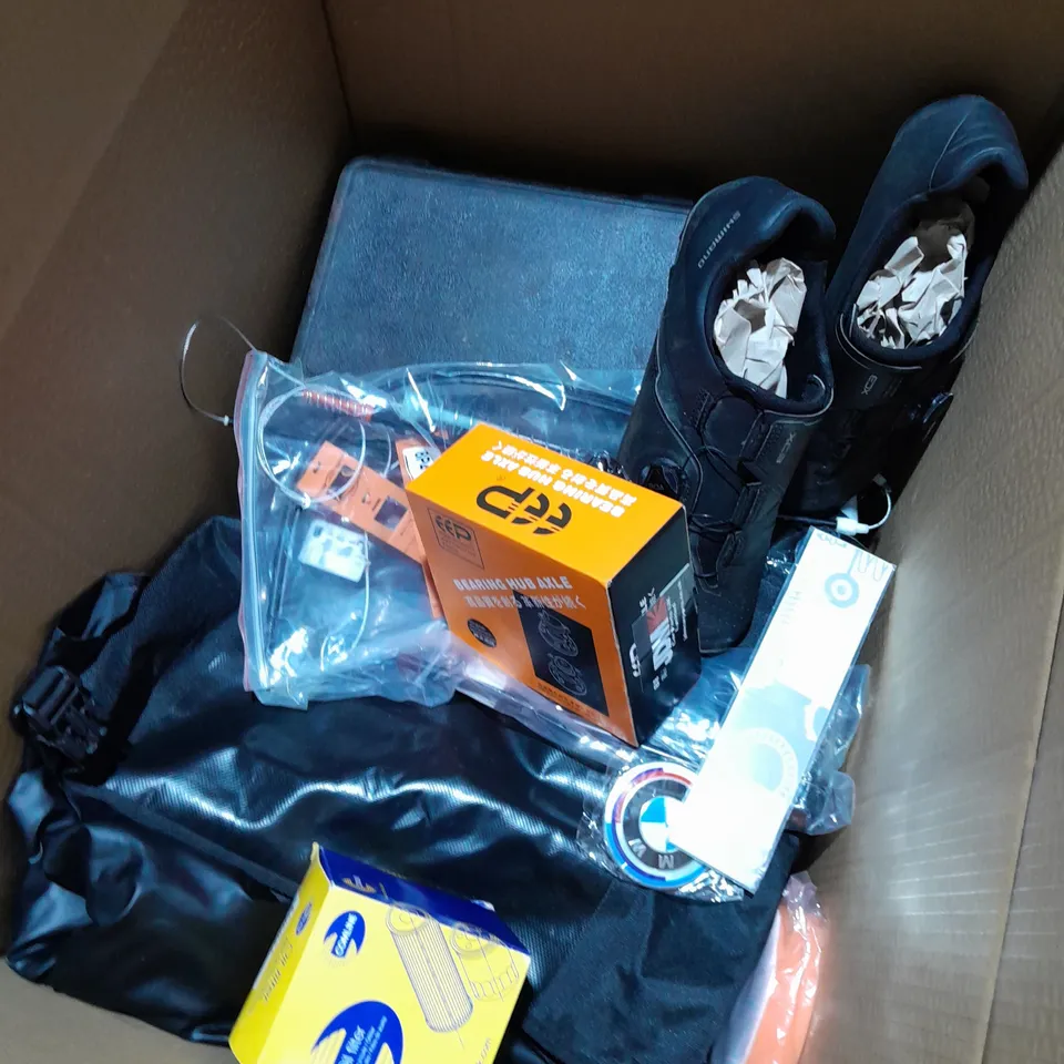 BOX OF APPROXIMATELY 20 ITEMS TO INCLUDE ECX SHOES, CAR BADGES, OIL FILTER ETC