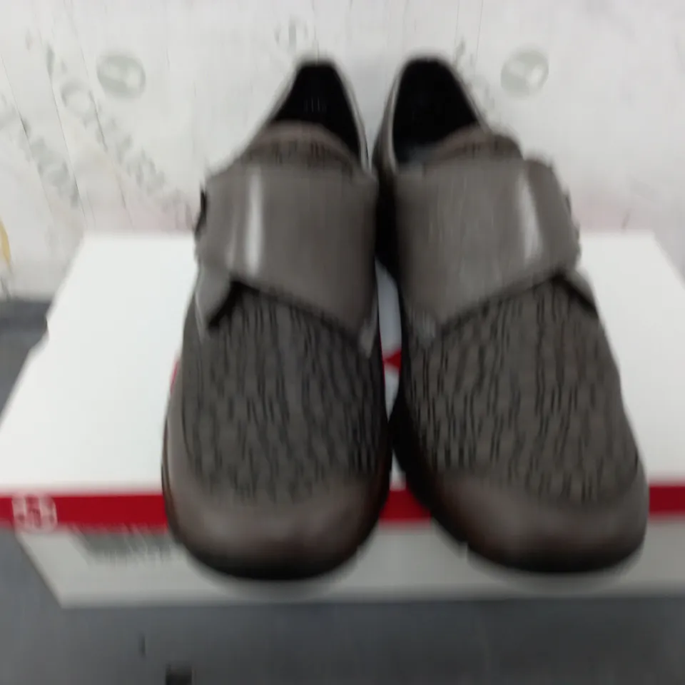 BOXED RIEKER VELCRO STRAP 537C0-42 SHOES IN GREY - EU 39