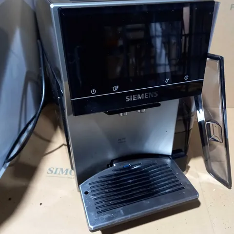 SIEMENS EQ700 BEAN TO CUP COFFEE MACHINE