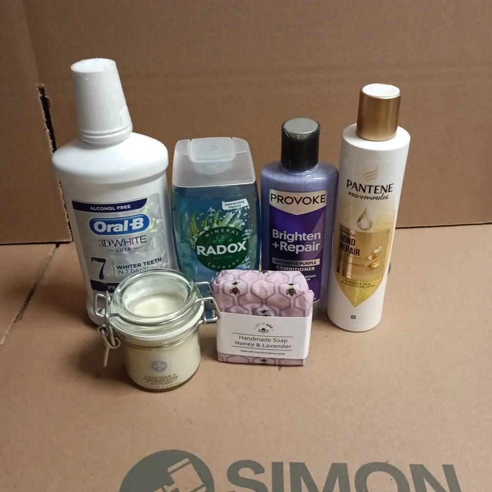 APPROXIMATEY 20 ASSORTED HEALTH AND BEAUTY PRODUCTS TO INCLUDE - ORAL-B 3D WHITE MOUTHWASH - RADOX SHOWER GEL AND PROVOKE BRIGHTEN REPAIR CONDITIONER
