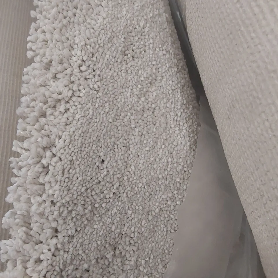 ROLL OF QUALITY ULTIMATE IMPRESSIONS SILKEN CARPET - APPROXIMATELY 2 x 5m