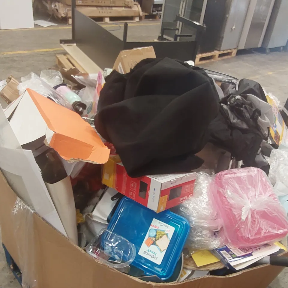 PALLET CONTAINING A VERY LARGE QUANTITY OF ASSORTED ITEMS