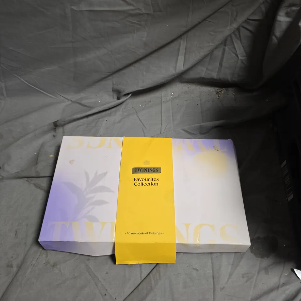 TWININGS TEA GIFT BOX SET: FAVOURITE COLLECTION 