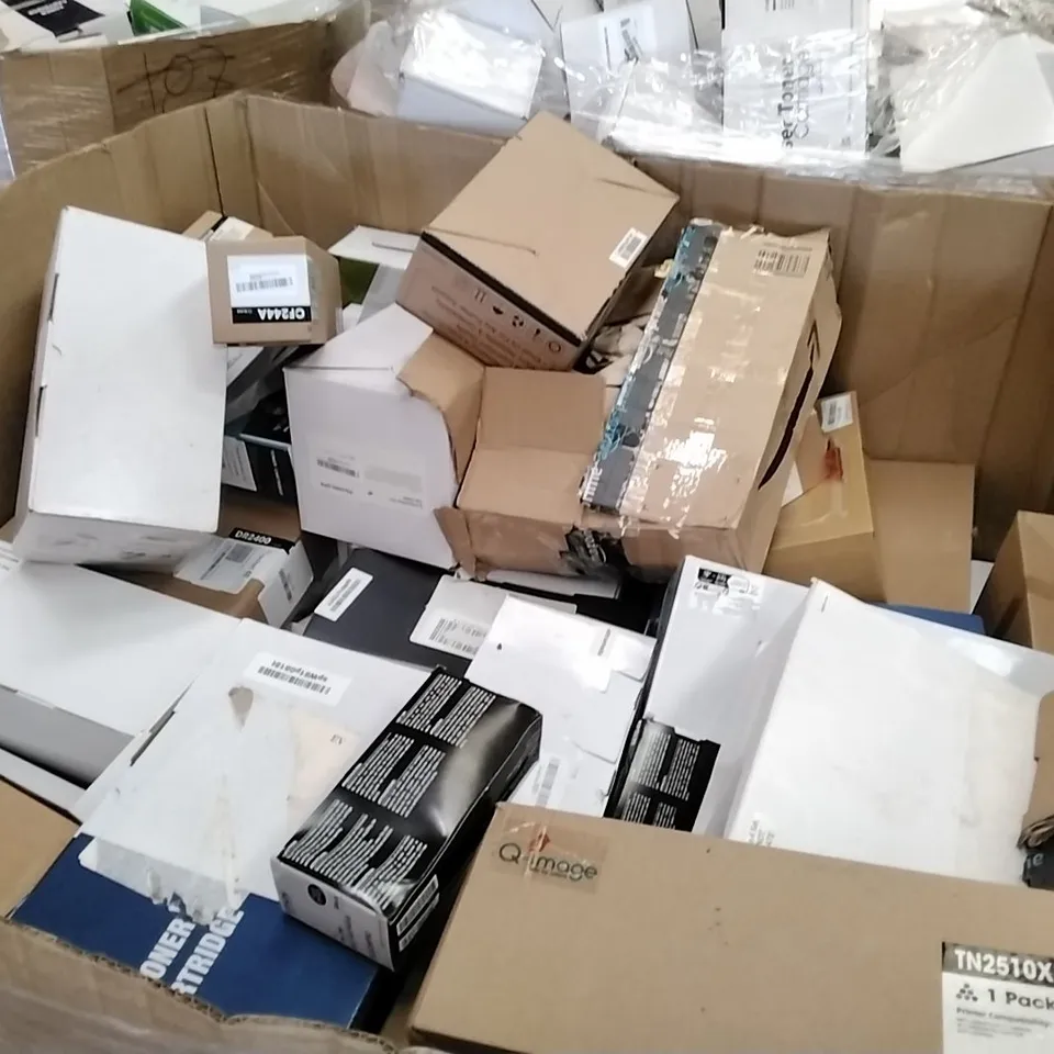 PALLET TO CONTAIN A LARGE QUANTITY OF INK TONER CARTRIDGES // BRANDS, COLOURS AND MODELS MAY VARY