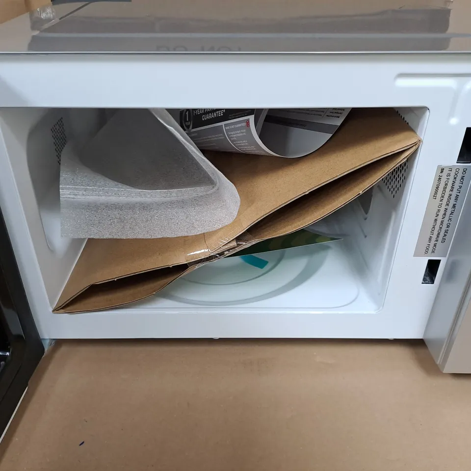 BOXED SIA MICROWAVE OVEN FAM21SI