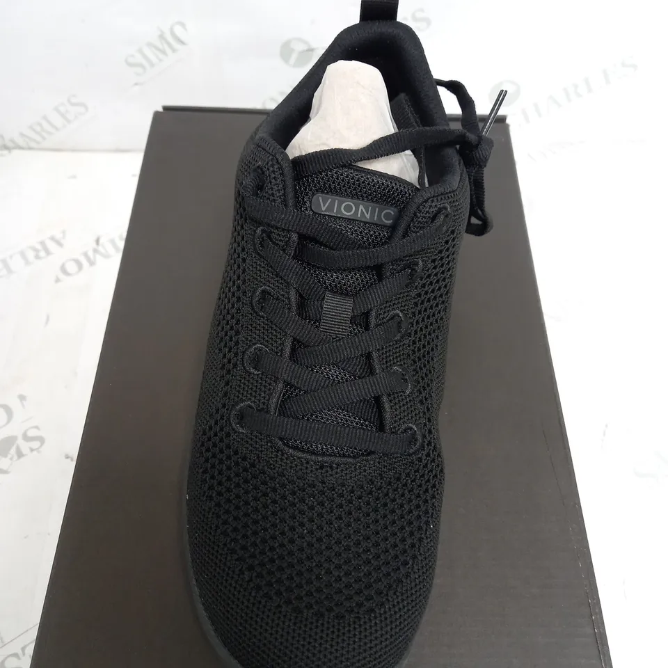 BOXED VIONIC BLACK TRAINER'S SIZE 6