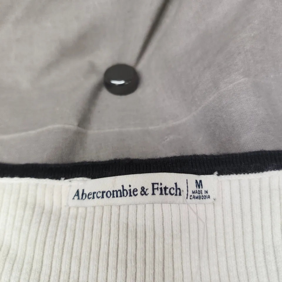 ABERCROMBIE & FITCH WHITE RIBBED SLEEVELESS TOP – UK M (US M) WITH BLACK TRIM