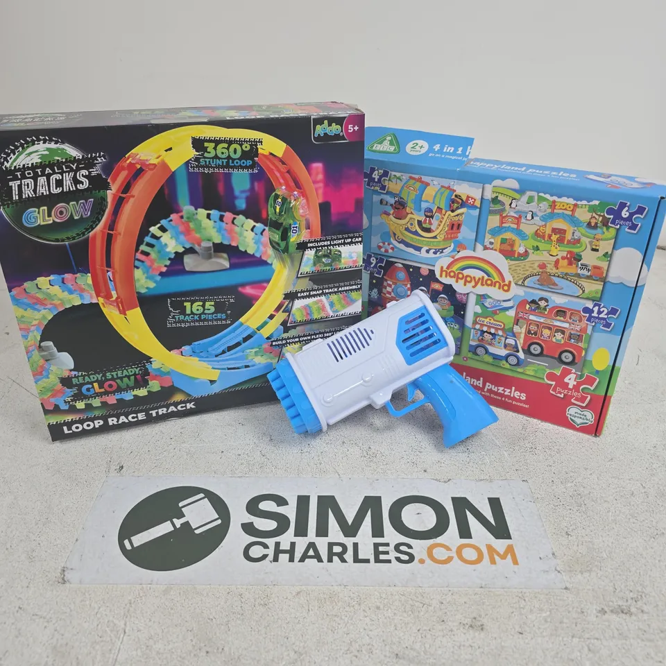 APPROXIMATELY 10 ASSORTED TOYS & GAMES PRODUCTS TO INCLUDE TOTALLY TRACKS GLOW LOOP RACE TRACK, ELC 4IN1 HAPPYLAND PUZZLES, BUBBLE GUN, ETC