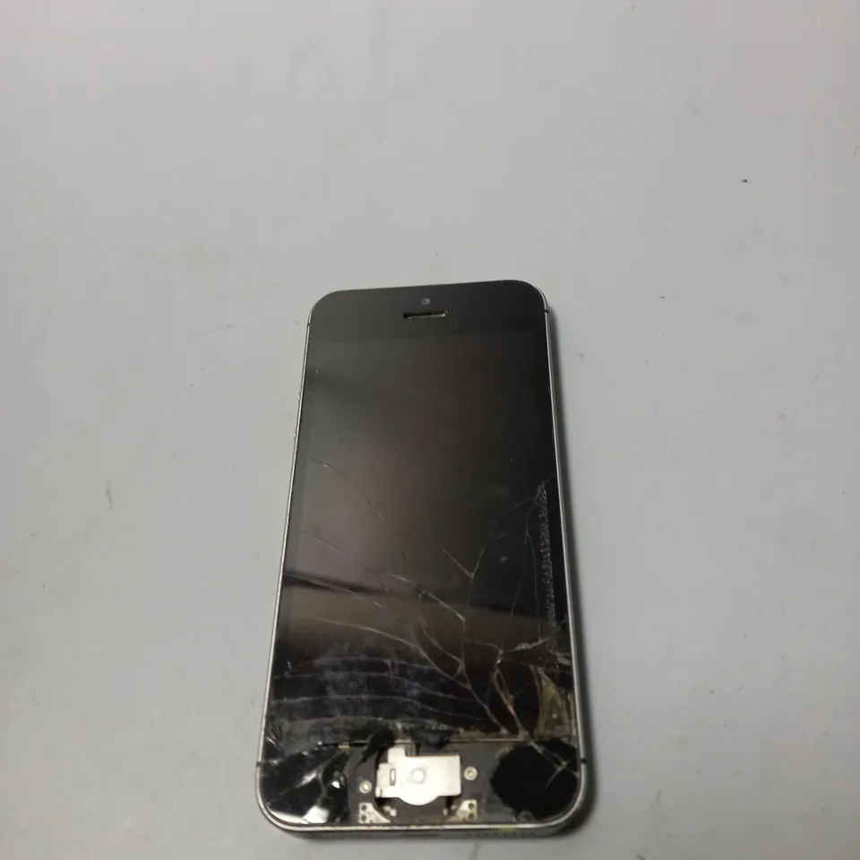 BOXED APPLE IPHONE SE SMARTPHONE 