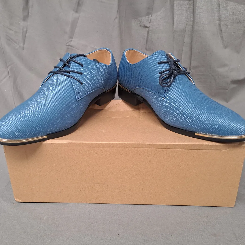 BOXED PAIR OF DESIGNER LACE UP SHOES IN BLUE EU SIZE 41