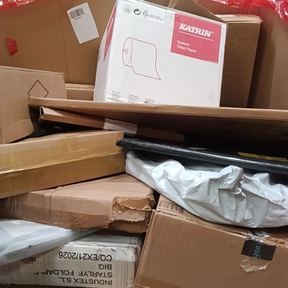 PALLET OF ASSORTED ITEMS INCLUDING - PICTURE FRAME, DUAL BATTERY CHARGER, FESTIVE DECORATION