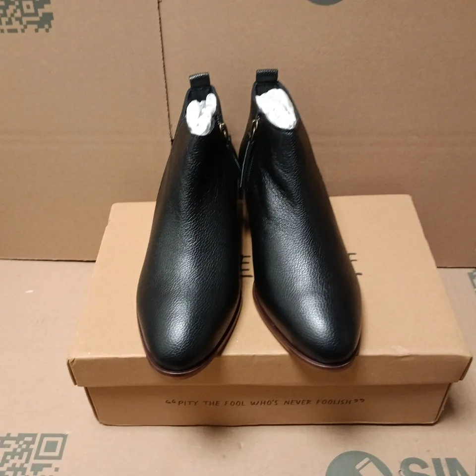 BOXED PAIR OF WHITE STUFF WIDE FIT LEATHER ANKLE BOOTS IN PURE BLACK - UK 6